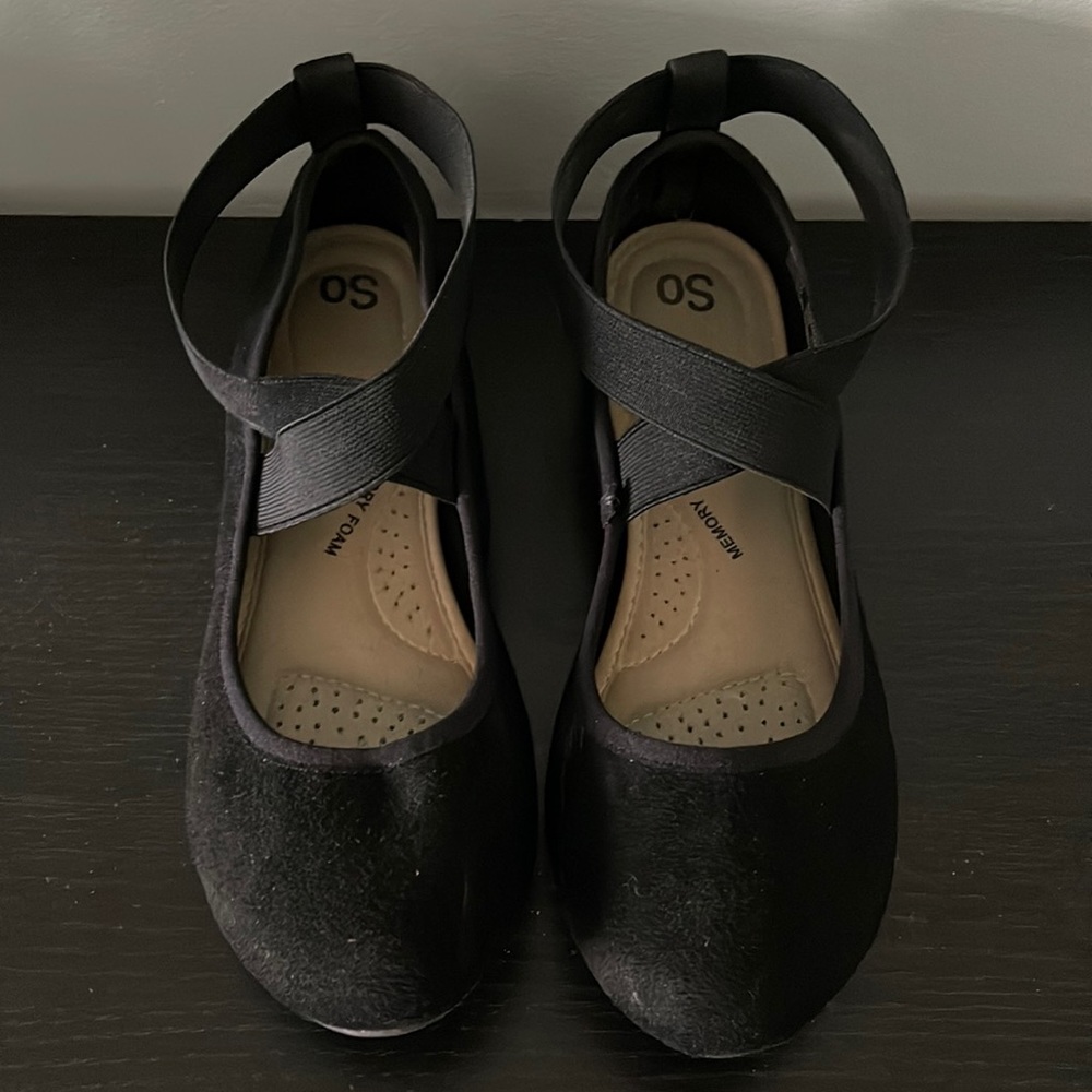 SO Seadragon Black Suede Flats Size 7